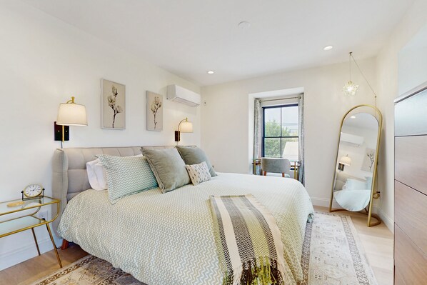 2 多间卧室、办公桌、熨斗/熨衣板、上网接入