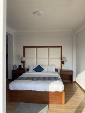 Desk, free WiFi, bed sheets - Hotel Bodhiz Tusal  (Kathmandu)