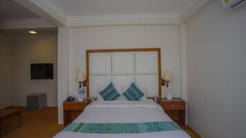 Desk, free WiFi, bed sheets