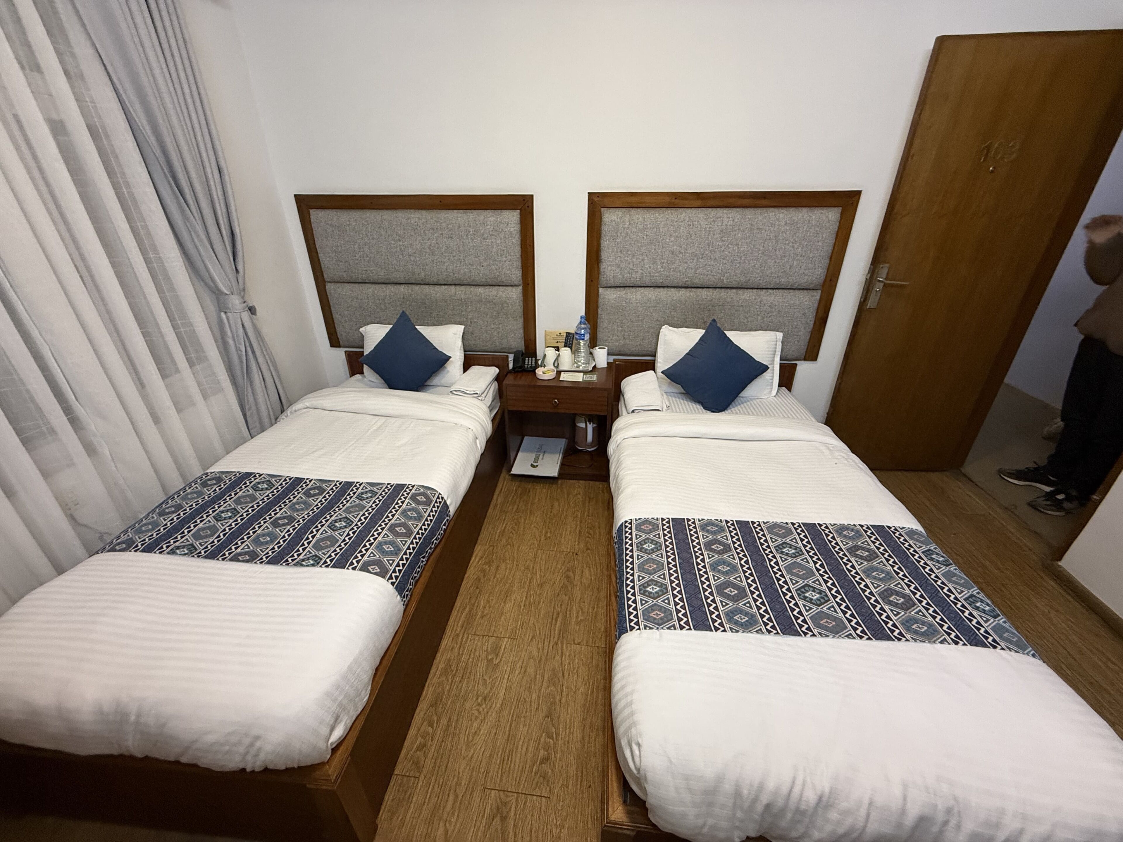 Kahden hengen standard-huone (kaksi sänkyä) | Työpöytä, ilmainen Wi-Fi, vuodevaatteet