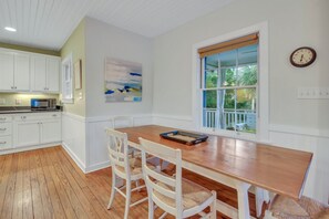 Dining - Relaxing Getaway w/ Private Pool (Tybee Island)