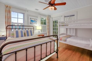 3 habitaciones, tabla de planchar con plancha, wifi y ropa de cama 