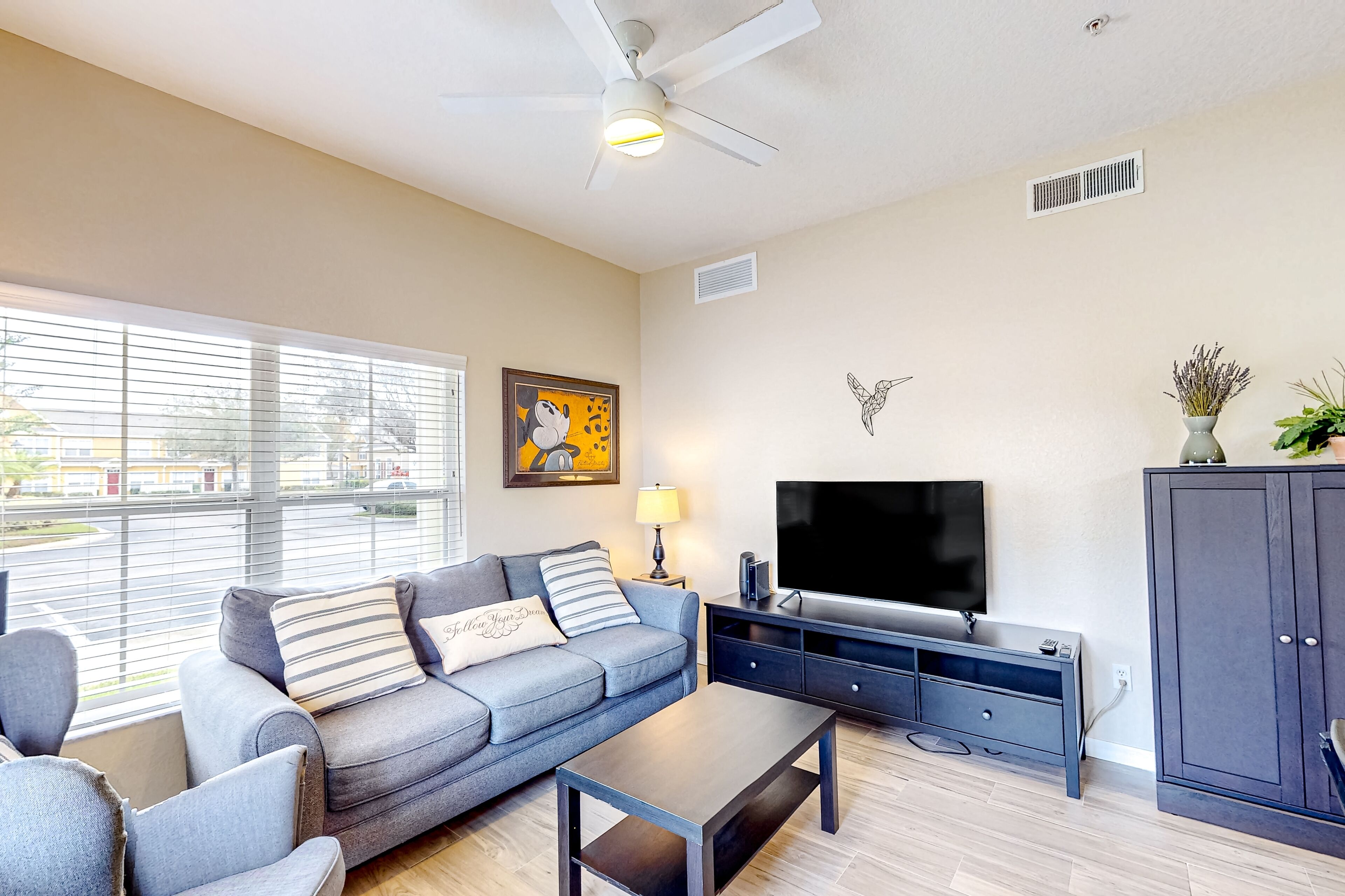 Updated townhome near popular attractions with heated pool & athletic courts