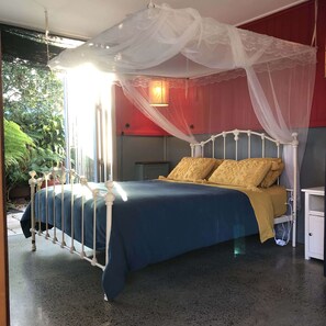 2 habitaciones, tabla de planchar con plancha y ropa de cama 