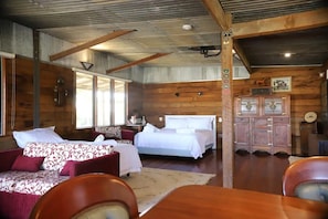 1 bedroom, free WiFi, bed sheets - studio apartment close to the ocean and countryside,
Takeover Target room (Meringo)