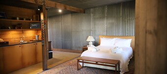 cozy retreat located on the south coast of NSW, 
farm and ocean views,