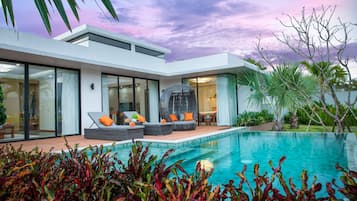 Suite familiar, 2 habitaciones, no fumadores, vistas al jardín | 2 dormitorios, sábanas de algodón egipcio, ropa de cama de alta calidad