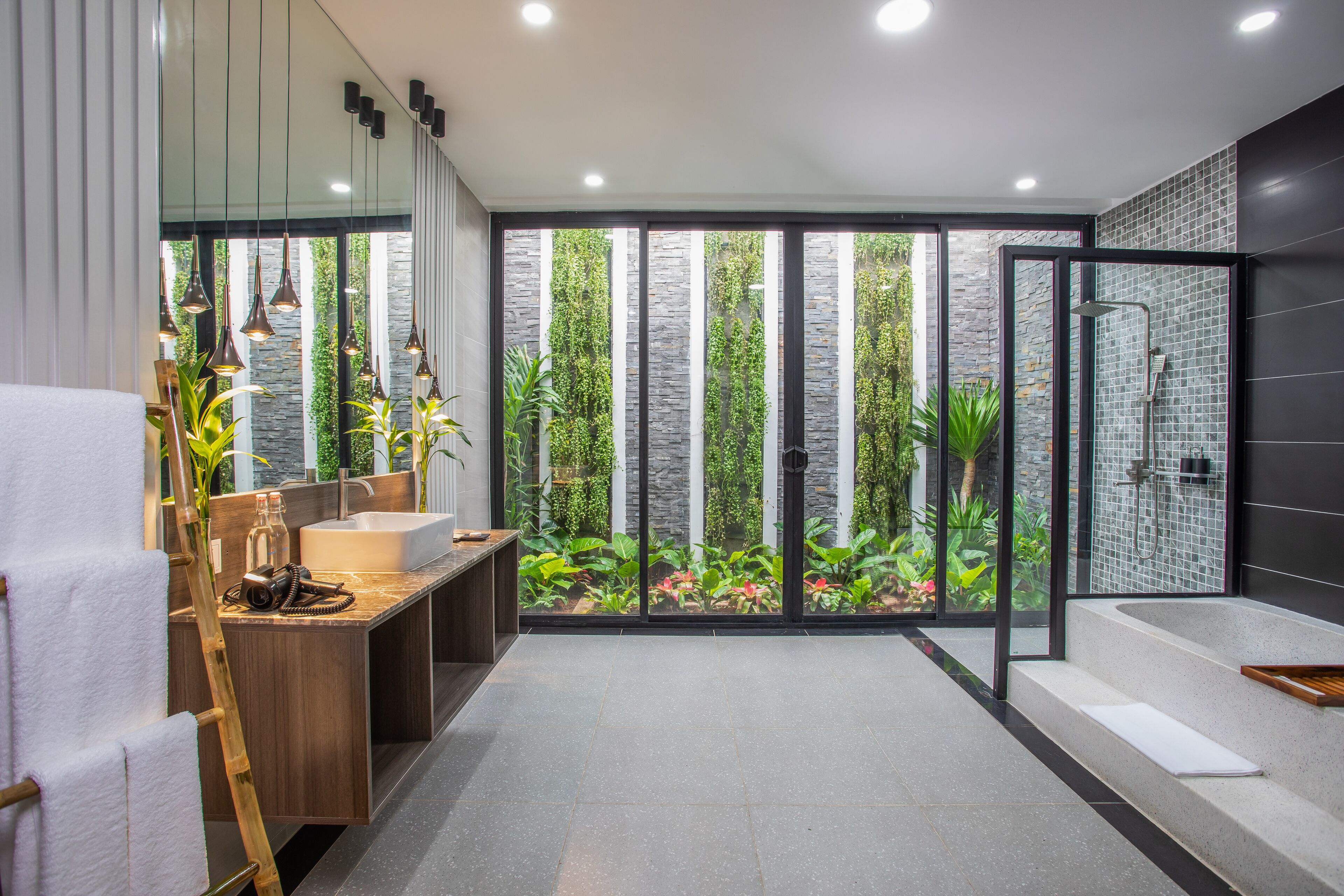 Familien-Suite, 2 Schlafzimmer, Nichtraucher, Gartenblick | Badezimmer