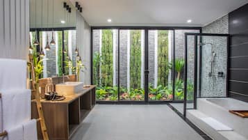 Familien-Suite, 2Â Schlafzimmer, Nichtraucher, Gartenblick | Badezimmer