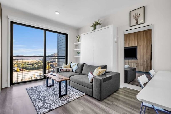 Televisión, videojuegos y oficina 