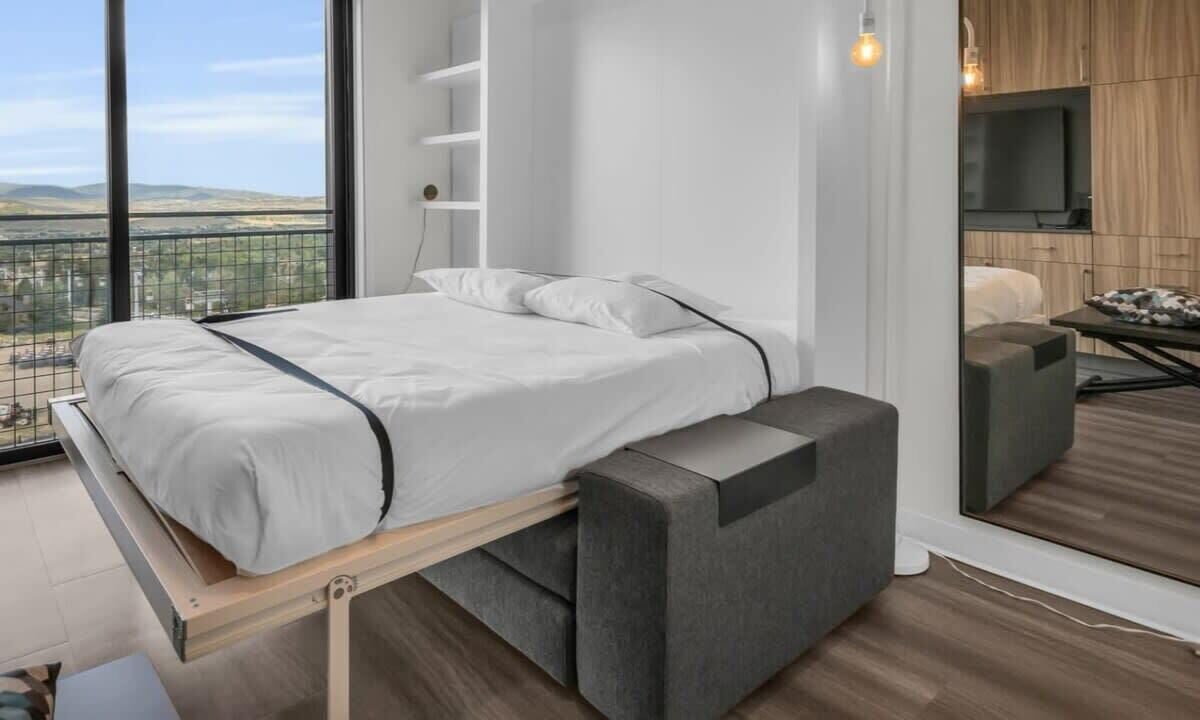 Una scrivania, Wi-Fi, lenzuola