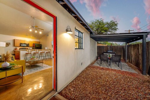 Central / 1 BR & 1 BA / Guesthouse / Fenced / Cozy