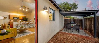 Central / Cozy / 1 BR & 1 BA / Guesthouse / Fenced