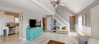 Sound-view home with deck & balcony, walk to beach