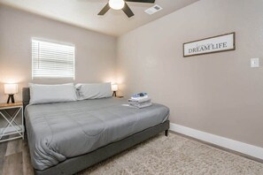 3 間睡房、書桌、熨斗/熨衫板、Wi-Fi