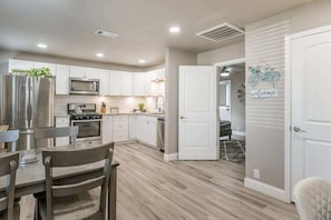 Fridge, stovetop, dishwasher - The Oasis | Hot Tubs | Mini-Golf |EV Charger | 2x Kitchens, Sleeps 12 (Amarillo)