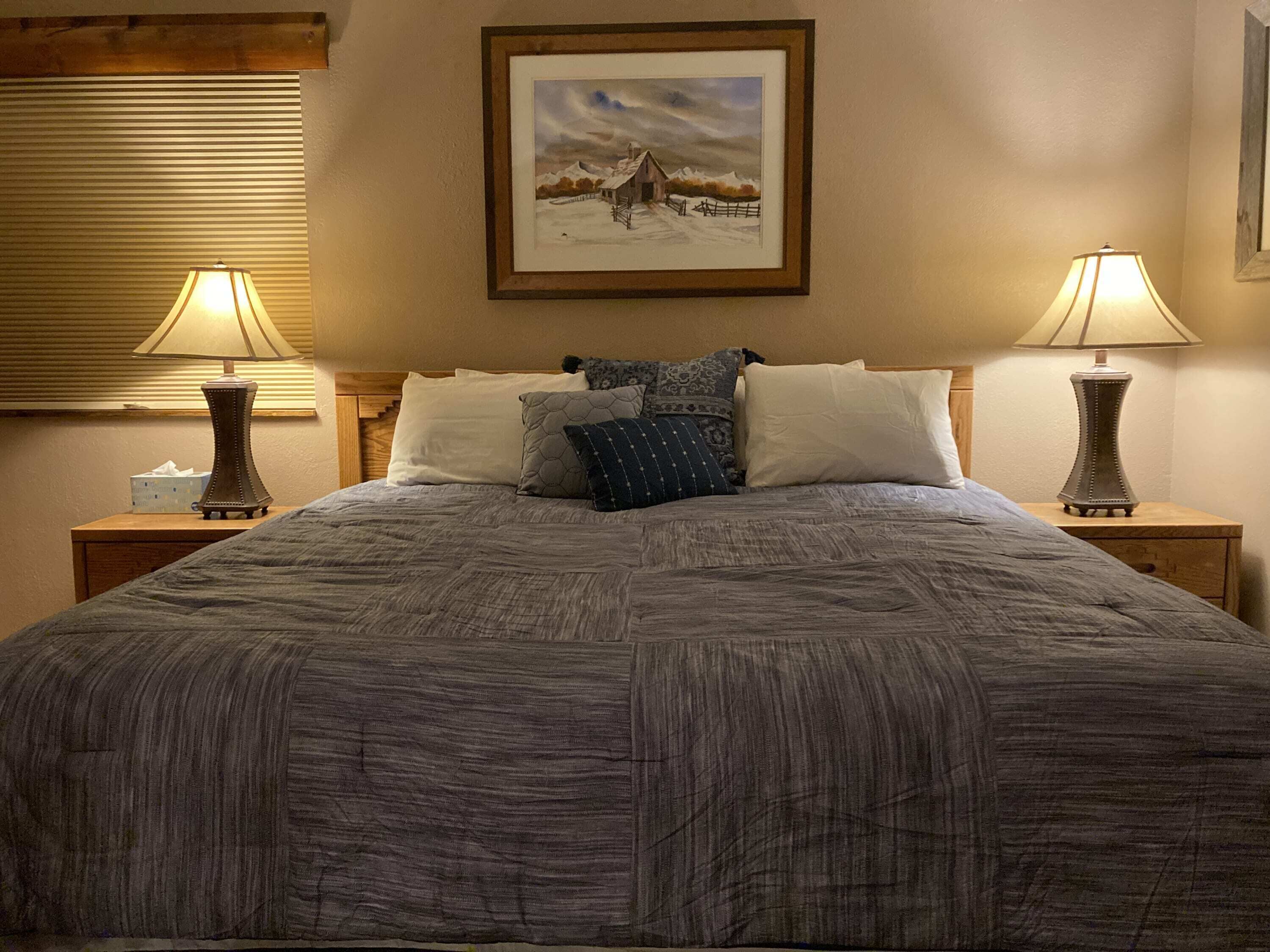 2 chambres, bureau, fer et planche à repasser, lit parapluie