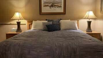 2 chambres, bureau, fer et planche Ă repasser, lit parapluie