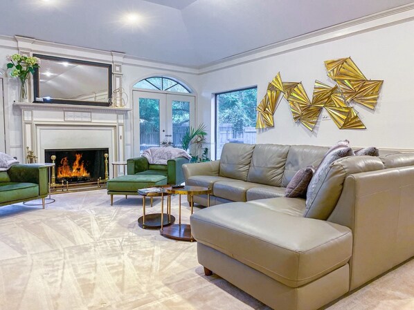 Smart TV, fireplace, ping pong, books