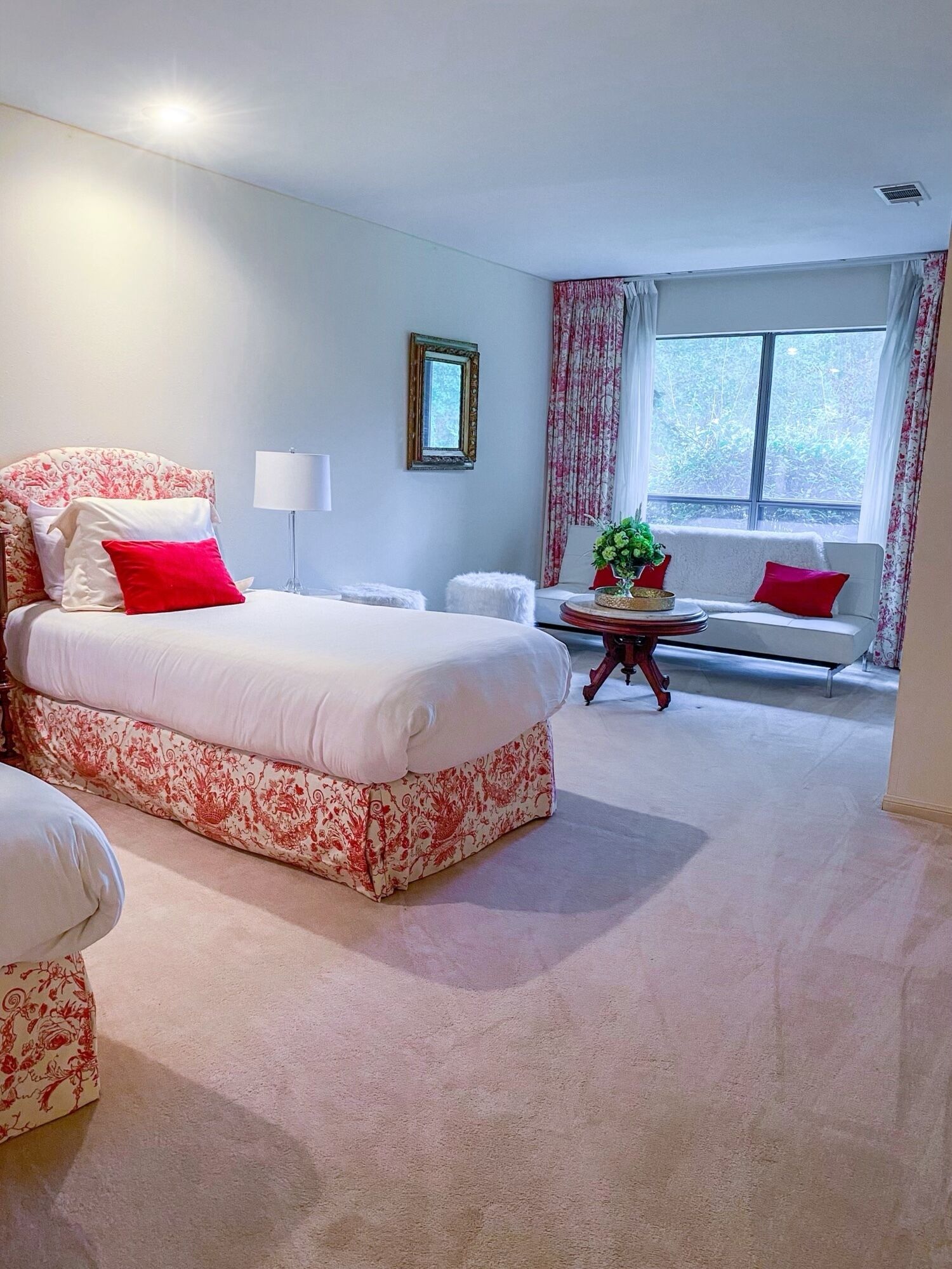 3 bedrooms, desk, iron/ironing board, travel cot