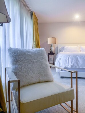 3 chambres, bureau, fer et planche à repasser, lit parapluie