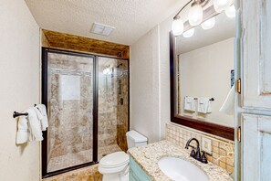 Towels - Canal-front condo with dock, hot tub, pool, BBQ area, cabana, water views, W/D (Corpus Christi)