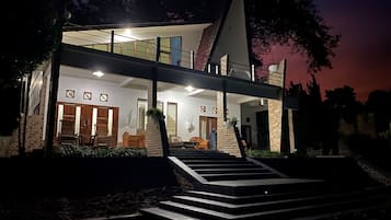 Exclusive villa | 1 hálószoba, íróasztal és laptophoz jól használható munkafelület