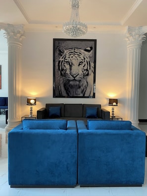 Lobby sitting area - TOBA RETREAT MANSION AND VILLAS  (Samosir)