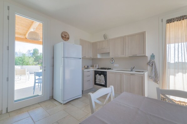 Refrigerador, microondas, horno y lavavajillas 