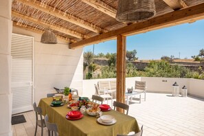 Outdoor dining - Cava Li Santi Residence - Villa La Cava | Appartamento Deluxe (Santa Caterina)