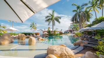 3 outdoor pools, pool umbrellas, sun loungers