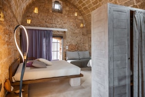 5 bedrooms, iron/ironing board, WiFi