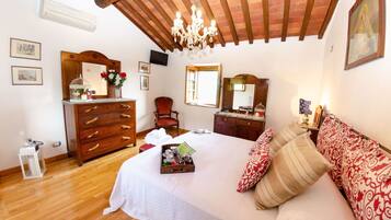 5 Schlafzimmer, Bügeleisen/Bügelbrett