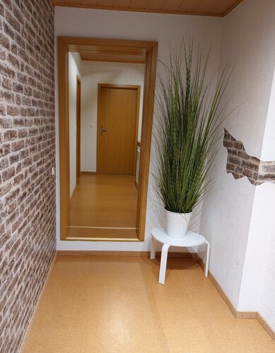 Ferienwohnung "Fewo 2 - Osterberg" mit Privatterrasse, Gemeinschaftsgarten und WLAN