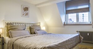 3 bedrooms, iron/ironing board, free WiFi, bed sheets - Apartment 'Rebstock Nr 1' with Shared Garden and Wi-Fi (Bahlingen)