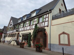 Exterior - Apartment 'Rebstock Nr 1' with Shared Garden and Wi-Fi (Bahlingen)