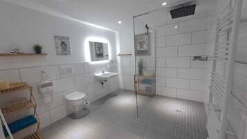 Suihku, hiustenkuivaaja, pyyhkeet