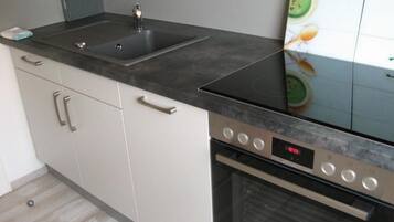 KylskÄp, mikrovÄgsugn, ugn och spishÀll