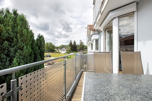 Property grounds - Holiday Apartment "Haus Castellblick" with Mountain View, Balcony & Wi-Fi (Ballrechten-Dottingen)