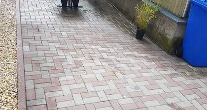 Große 4 Zimmerwohnung mit Balkon und WLAN