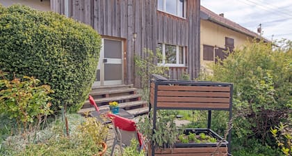 Ferienhaus "Bikerhäusle" mit Privatem Garten und WLAN