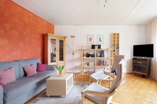 TV, fireplace, stereo