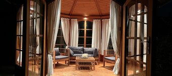 Holiday Home 'Villa Sorgenfrei' with Lake View, Private Terrace and Wi-Fi