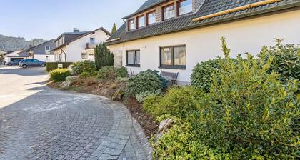 Ferienwohnung 'Riedel Fronz' mit Bergblick, privater Terrasse und WLAN