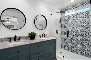 Shower, hair dryer, towels, soap - Desert Paradise - Arcade, Casino, Spa, Play Area, Water Slide, Pool Table (Indio)
