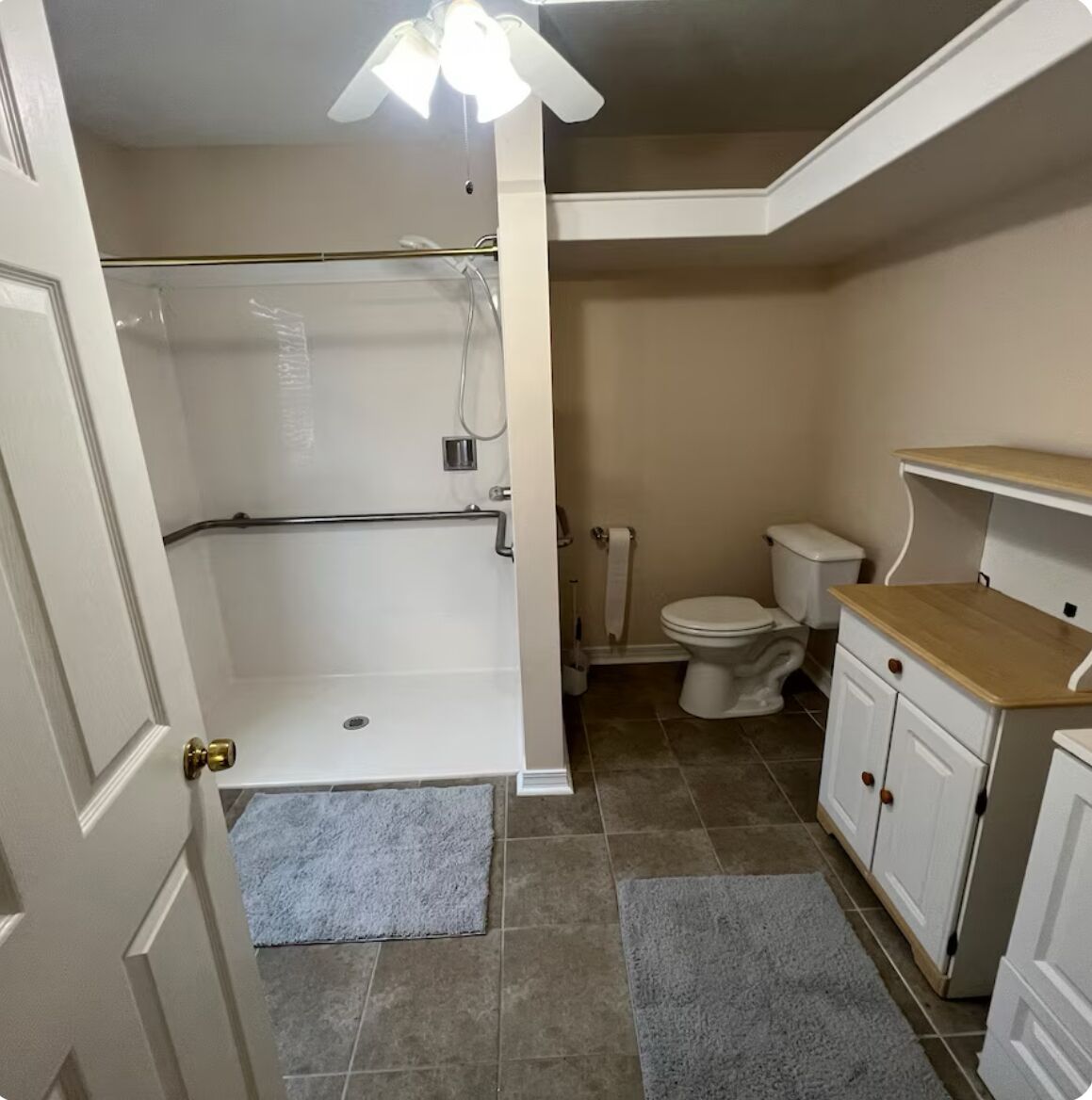 Toallas y papel de baño 