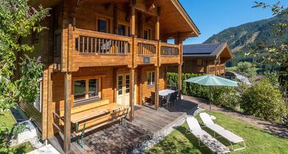 Uriges Holzchalet mit Wellnessbereich u.Terrasse
