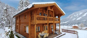 Group chalet with sauna, fireplace and barbecue