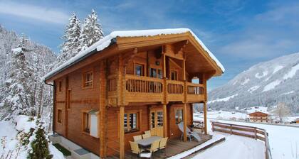 Gruppenchalet aus Holz mit Sauna, Kamin und Grill