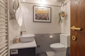Family Apartment, Multiple Bedrooms (Brentano Giardino) | Bathroom